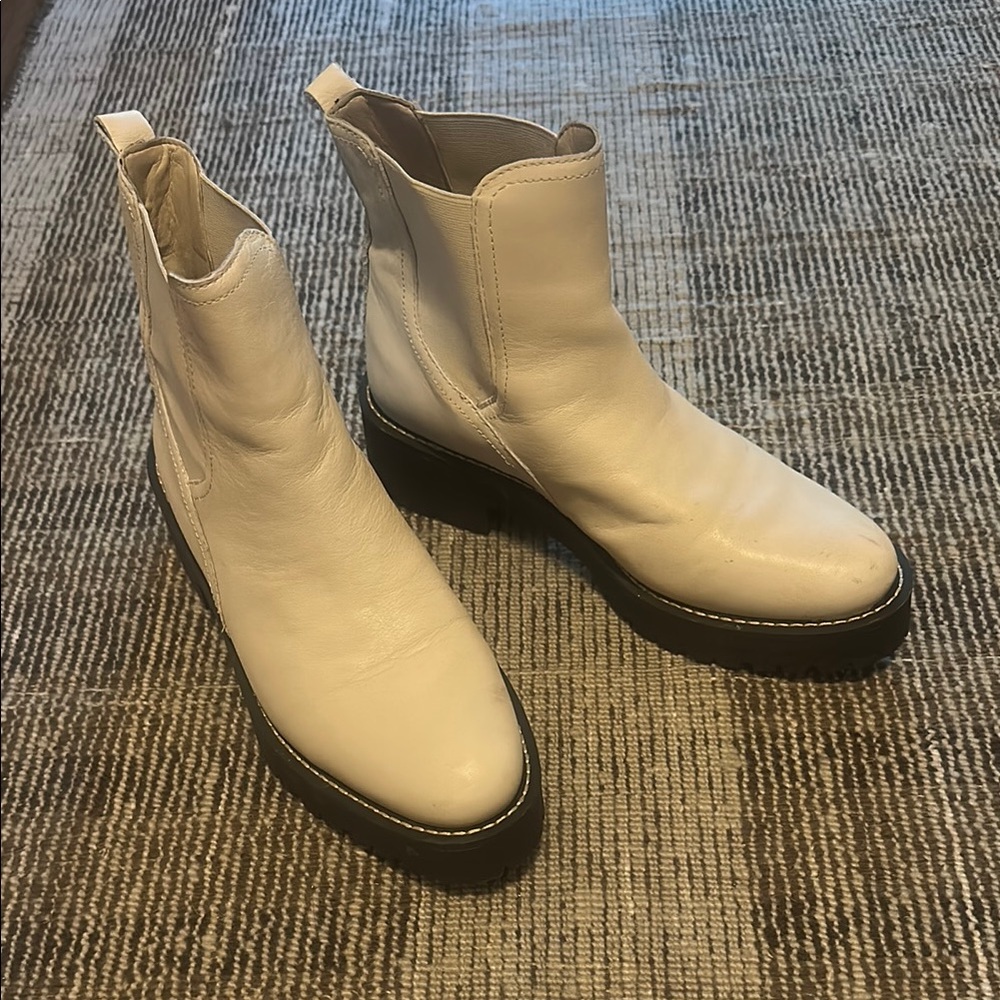 Sam Edelman cream/off white waterproof Chelsea boot 8.5